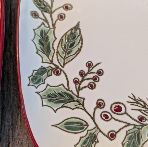 InHomeStylez Christmas Holly Berry Etched Square Dinner Plates (2) - Picture 5 of 16